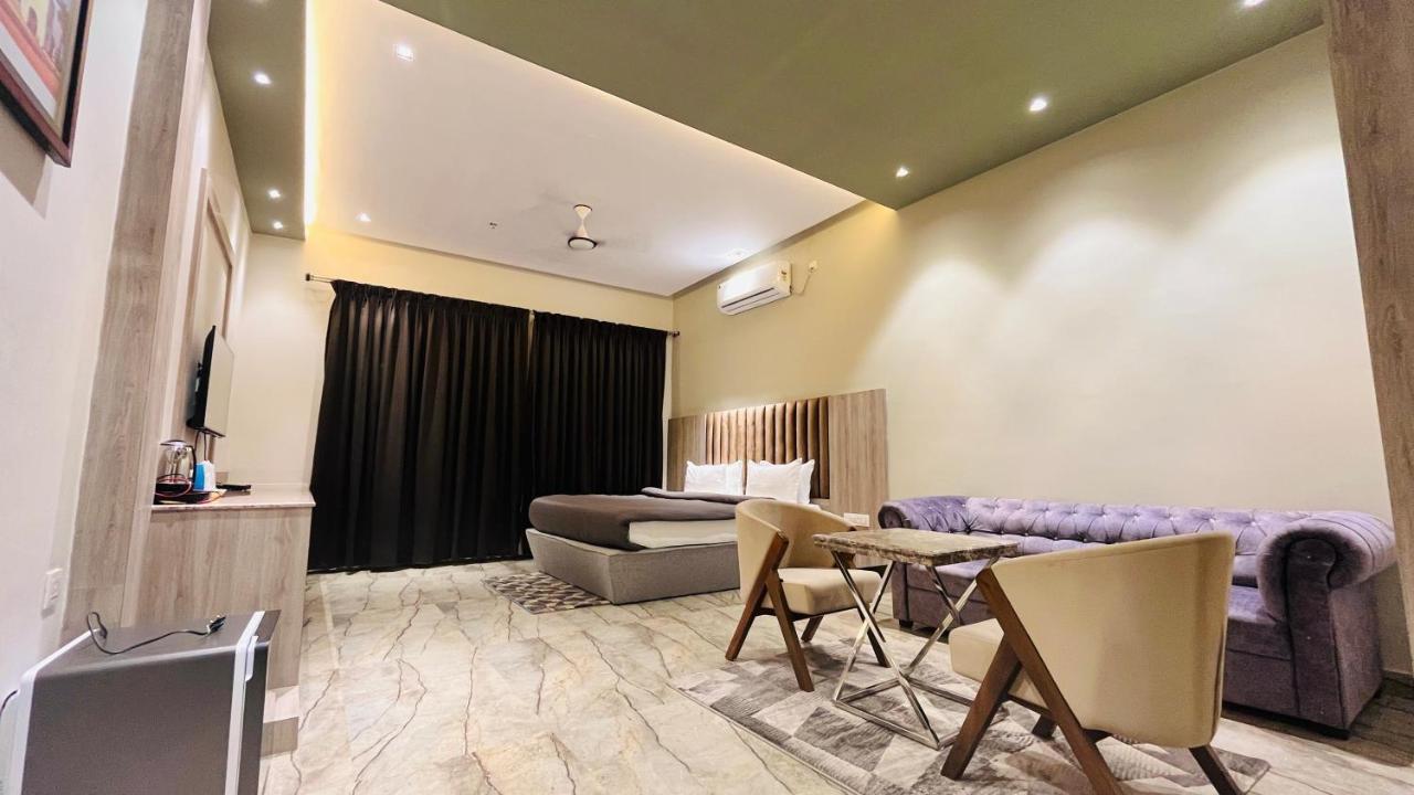 Sargawa The Palace Resort Ambikapur ภายนอก รูปภาพ